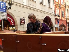 Velik kurac, Babica, Zrela, Resničnost, Rdečelaska, Jahanje, Dokolenke