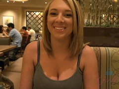 Kúpeľňa, Veľké kozy, Blondína, Brunetka, Priateľka, Piercing, Pička, Vysoké