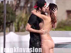 Bikini, Kysser, Offentlig