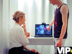 Szőke, Hd, Érett koros, Orosz, Leborotvált, Tanár nő