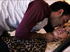 Gros cul, Gros seins, Sucer une bite, Gorge profonde, En levrette, Famille, Mère que j'aimerais baiser, Belle mère