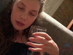 Anaali, Suihinotto, Ruskeahiuksinen, Sormetus, Jalkahoito, Tyttöystävä, Squirting, Tissit