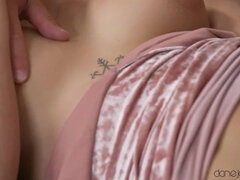 Avsugning, Sperma shot, Doggystyle, Ansiktsbehandling, Fingering, Handjobb, Slick, Fitta