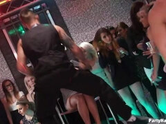 Enthousiasteling, Bruinharig, Aangekleed, Hardcore, Ondergoed, Orgie, Feest, Swinger