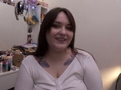 Amatoriale, Anale, Culo in bocca, Bella grossa formosa, Dietro la scena, Mamma, Russa, Tatuaggi