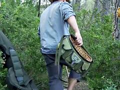 In den arsch, Braunhaarige, Spermaladung, Spassig, Hardcore, Im freien, Jungendliche (18+)