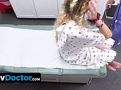 Blondýna, Kuřba, Stříkání spermatu, Prstění, Masáž, Kancelář, Pička, Uniforma