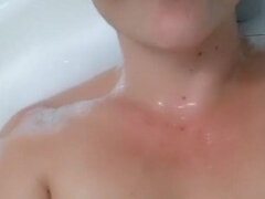 Enthousiasteling, Badkamer, Natuurlijke tieten, Douche, Alleen