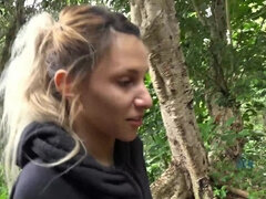 Bikini, Flashen, Handjob, Küssen, Im freien, Zierlich, Rasiert, Titten