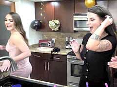 Milf žcbp, Párty, Strapon, Hračky