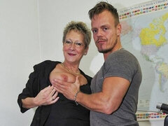 Velika rit, Velik kurac, Velike joške, Fafanje, Doggystyle, Zrela, Kratki lasje