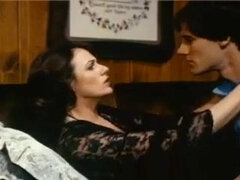 18 χρονον, Χύσιμο, Μαλλιαρός, Ώριμη γυναίκα, Μητριά, Ρετρό