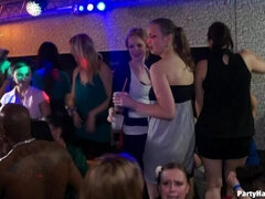 Påklädda, Kvinna, Mellanrasig, Slick, Party, Suger, Swingers, Tuttar