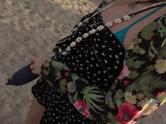 Amateur, Playa, Vestido, Penetracion con dedos, Orgasmo, Al aire libre, Flaco, Voyeur