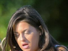 69 negenenzestig, Bruinharig, Europees, Vingeren, Buiten, Kut duiken, Russisch, Tieten likken