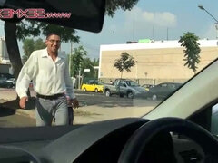 In den arsch, Grosser arsch, Grosse titten, Auto, Handjob, Interrassisch, Latina, Milf