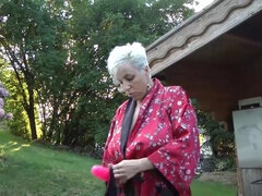 Tetas grandes, Pareja, Semen en la boca, Doble penetracion, Madres para coger, Tetas naturales, Al aire libre, Tatuaje