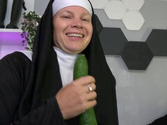 Leie, Schmuddelige sprache, Nahrung, Deutsch, Milf, Nonne, Solo