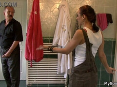 Dirty old man bangs his young girlfriend in the backseat