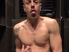 Amateur, Salle de bains, Grosse bite, Tir de sperme, Masturbation, Solo