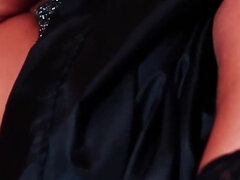 Grosser schwanz, Blasen, Britisch, Aufs gesicht abspritzen, Lingerie, Milf, Muschi, Flotter dreier