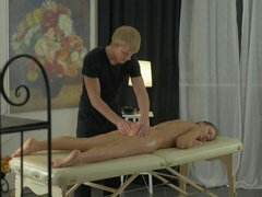 Monumentális dákó, Gesztenyebarna, Kutya póz, Masszázs, Természetes mellek, Vékony, Tini, Begyek