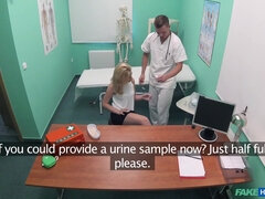 Nana, Blonde, Sucer une bite, Gorge profonde, Médecin, Bureau, Chatte, Rasée