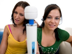 Stor kuk, Avsugning, Brunett, Fetisch, Orgasm, Rakad, Tatuering, Vibrator