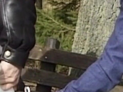 18 jahre, Arschlecken, Paar, Lesbisch, Im freien, Pissen, Jungendliche (18+)