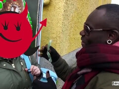 Černé, Blondýna, Kuřba, Prsatá, Stříkání spermatu, Dávení penisem, Německé