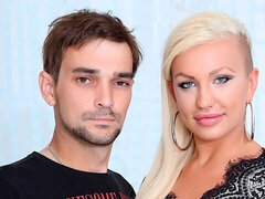In den arsch, Grosser arsch, Blondine, Gehörnter ehemann, Hundestellung, Hardcore, Milf, Titten