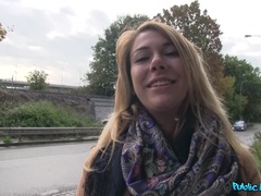 Sucer une bite, Voiture, Tromperie, En levrette, De plein air, Pov, Public, Chatte