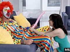 Zadok, Kuřba, Brunetka, Dospelé, Milf  mčbp, Mamina, Pička, Nevlastná mama