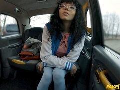 Blasen, Braunhaarige, Auto, Brille, Pov, Muschi, Socken, Titten