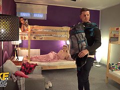 Asiatique, Gros seins, Sucer une bite, Hd, Seins naturels, Orgasme, Criant, Plan cul à trois