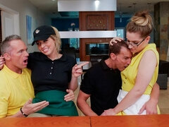 Cul, Blonde, En levrette, Branlette thaïlandaise, Embrassement, Léchez, Mère que j'aimerais baiser, Chatte