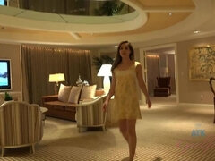 Amateur, Salle de bains, Brunette brune, Robe, Petite amie, Pov, Chatte, Nénés