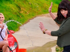 금발의, 키스, 레즈비언, 대단히, 빼빼한, 스트리핑, 문신, 청소년