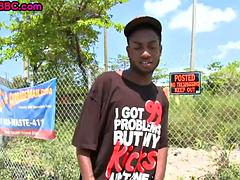 Pulled black dude cockriding stranger