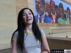 Pijpbeurt, Bruinharig, Hd, Masturbatie, Natuurlijke tieten, Gezichtspunt, Openbaar, Tieten likken