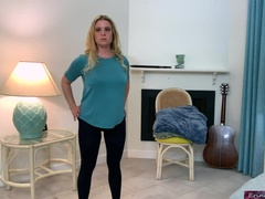 Leie, Blondine, Sperma im mund, Milf, Natürlichen titten, Stiefmutter, Schlucken, Taboo