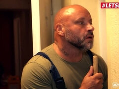 Travel Vlogger Hoe gets filled to the Brim with Dick