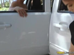 In den arsch, Grosser schwanz, Braunhaarige, Auto, Aufs gesicht abspritzen, Hd, Piercing, Titten