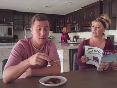 Blondinka, Fafanje, Milf, Šeškanje