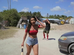 Gros cul, Grosse bite, Gros seins, Sucer une bite, Brunette brune, Gorge profonde, De plein air, Pov