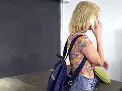 Leie, Blasen, Spermaladung, Fingern, Würgen, Jungendliche (18+)