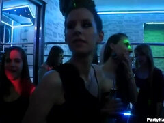 Leie, Braunhaarige, Bekleidet, Schwanz, Frau, Gruppe, Lingerie, Party