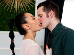 Amateur, Chambre à dormir, Grosse bite, Sucer une bite, Souple, Seins naturels, Maigrichonne, Adolescente