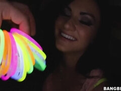 18, Duży kutas, Duże cycki, Brunetka, Obciąganie, Lizanie, Masturbacja, Chudy