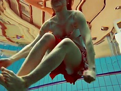 Brunette brune, Fétiche, De plein air, Piscine, Public, Solo, Nénés, Sous marin